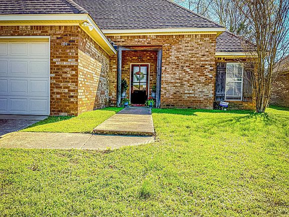 2nd image of 104 Silver Ridge Ln