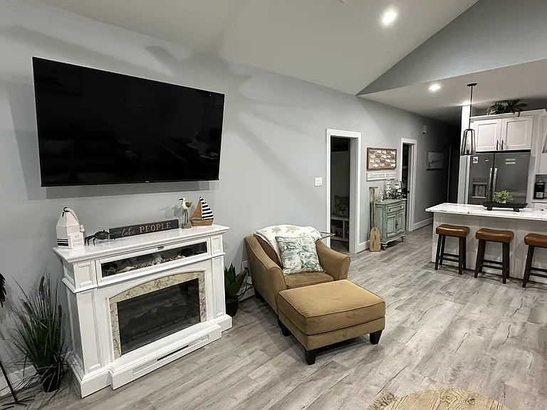 Gas fireplace in Living room. Nice for cozy nights.
