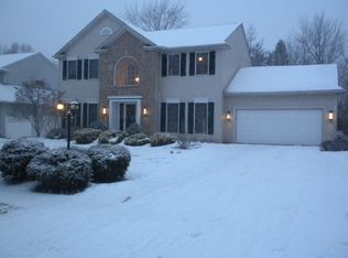 10204 Lake Meadows Dr, Strongsville, OH 44136