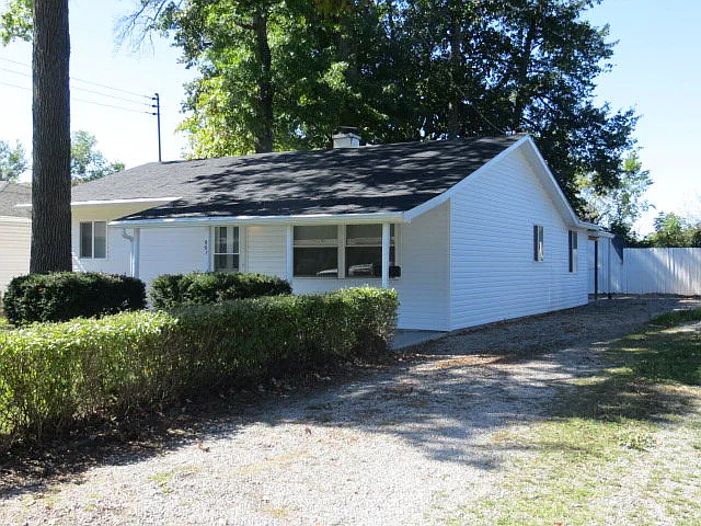 867 Daffodil Dr photo 1