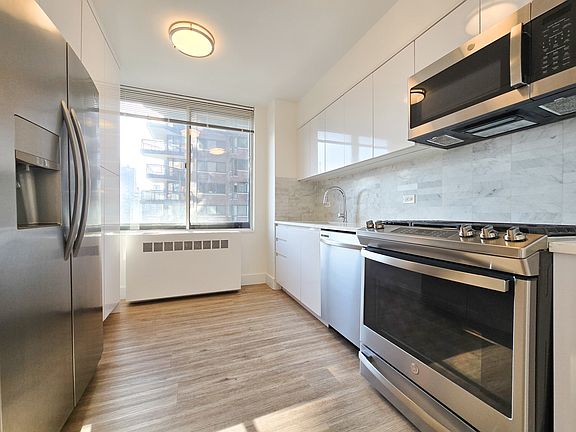 5th image of 1735 York Ave APT 31C