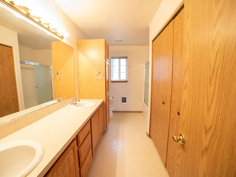 370 N Douglas St — Photo 19