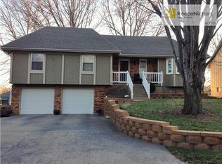 411 NE Keystone Dr, Lees Summit, MO 64086