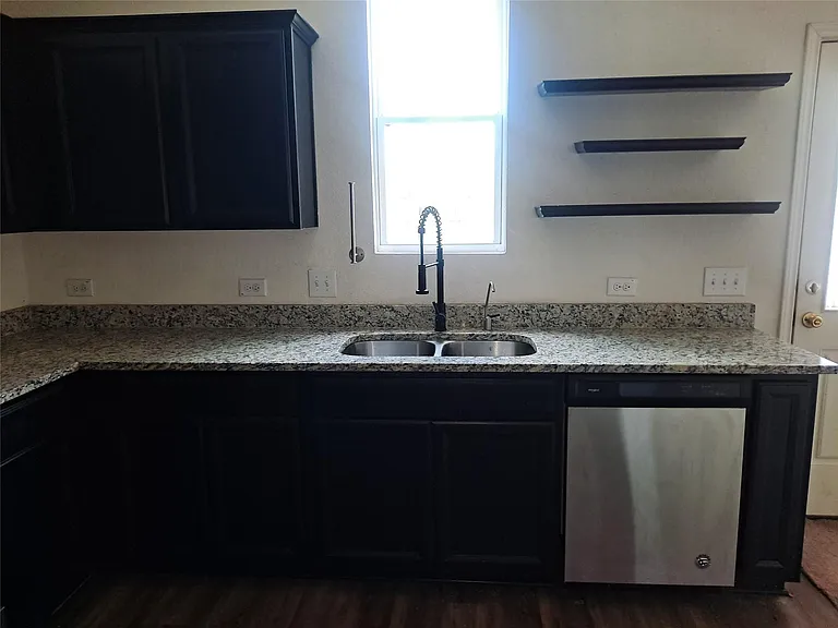225 Rainey Dr — Photo 7