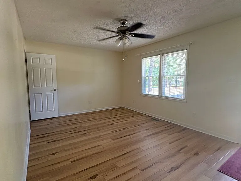 11200 Southgates Dr — Photo 7