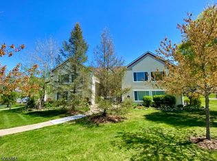 145 Falcon Ridge Way N, Hamburg, NJ 07419