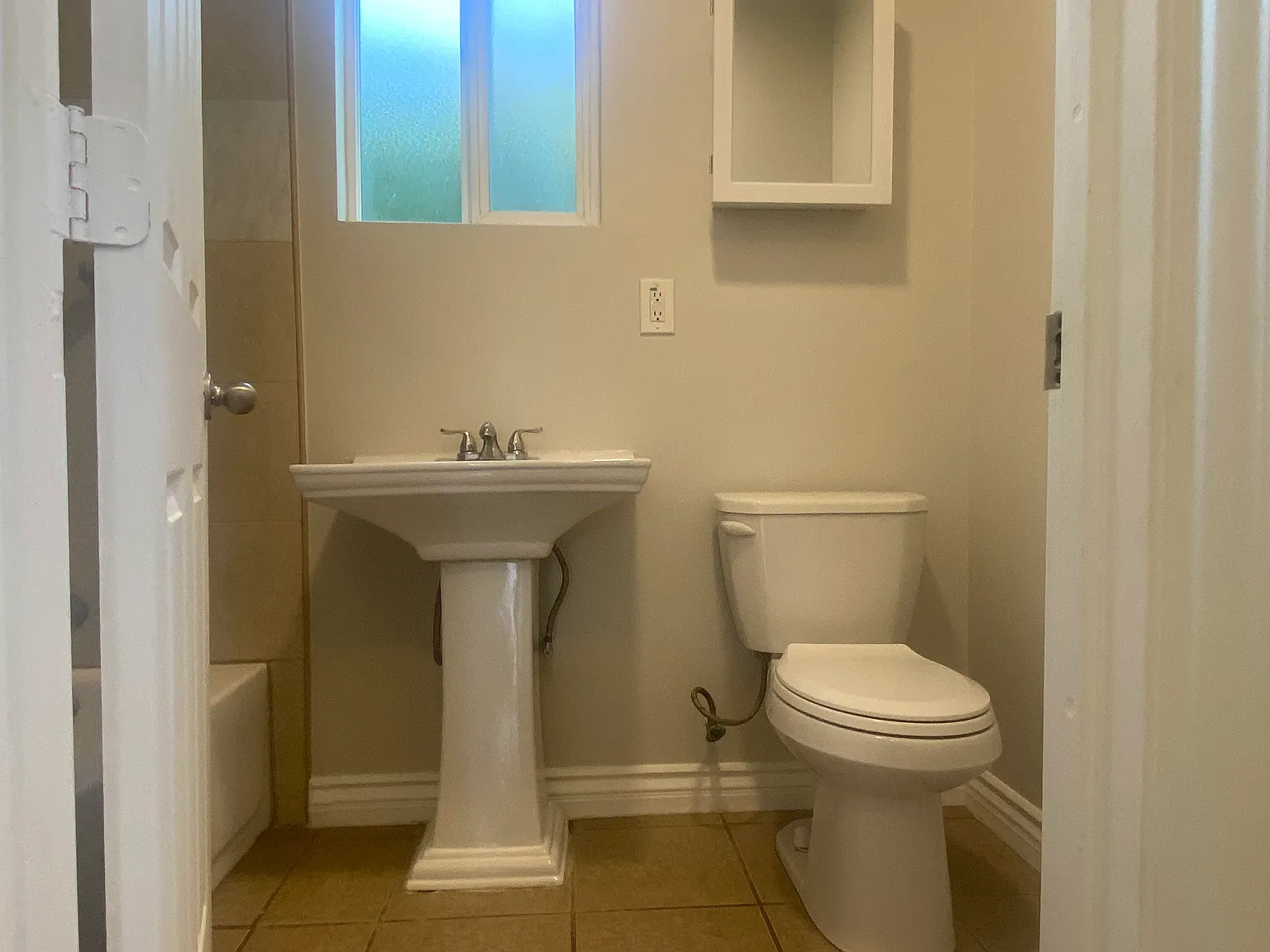 2 bed, 650 sqft, $2,100 — Photo 4