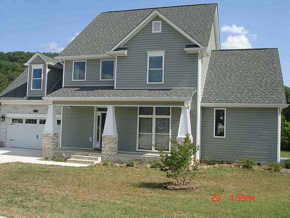 3rd image of 403 Thoroughbred Dr NW
