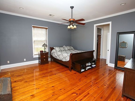 3rd image of 2405 Saint Thomas St