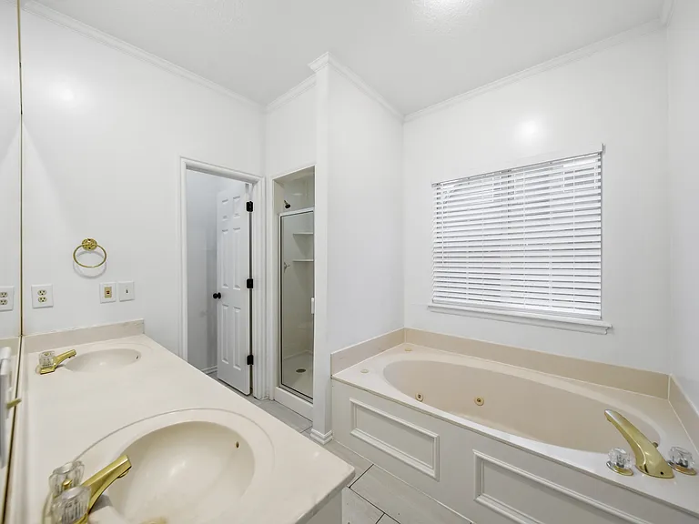 3026 E 89th Pl — Photo 2