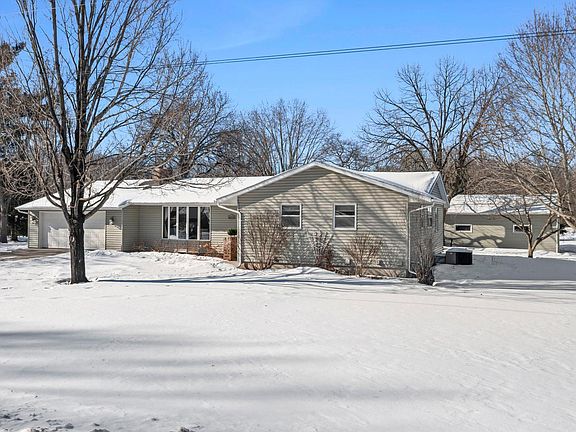 3rd image of 43770 Garden Ave