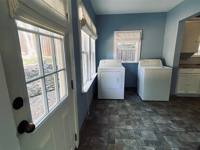 1715 Ramsey Ave — Photo 13