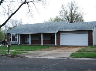 12828 Strathearn Dr, Saint Louis, MO 63146