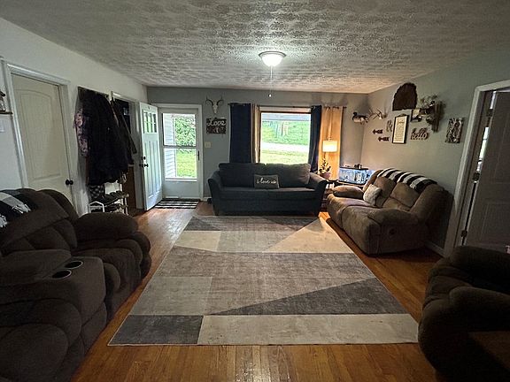 3rd image of 489 Broadway Rd