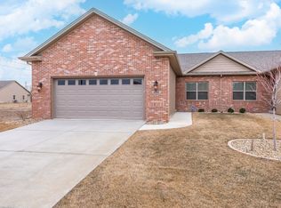 1906 Dunraven Rd, Bloomington, IL 61704