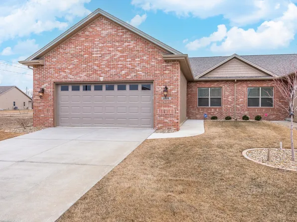 1906 Dunraven Rd, Bloomington, IL 61704