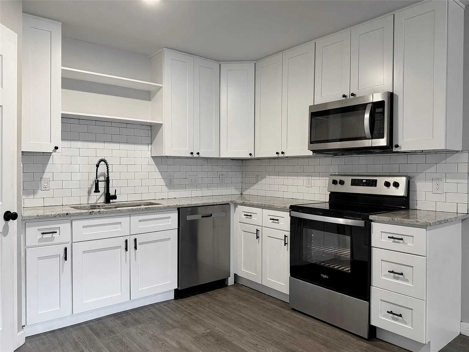 2 bed, 2.0 bath, 800 sqft, $1,495 — Photo 3