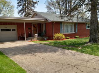 306 Beechwood Ave, Bourbon, IN 46504