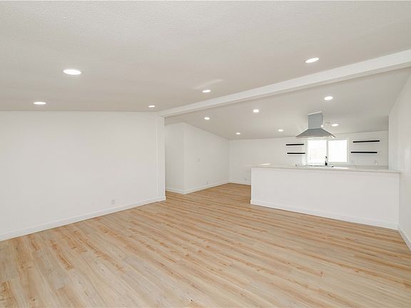3rd image of 773 S Elgin Road