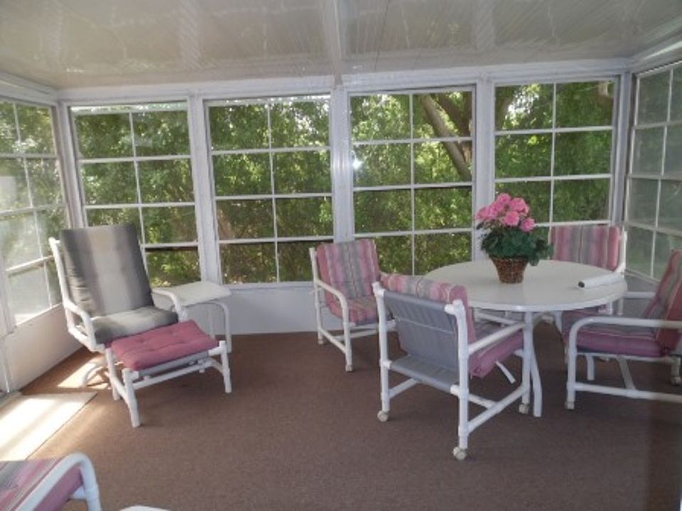 1st image of 90 Lake Pointe Dr