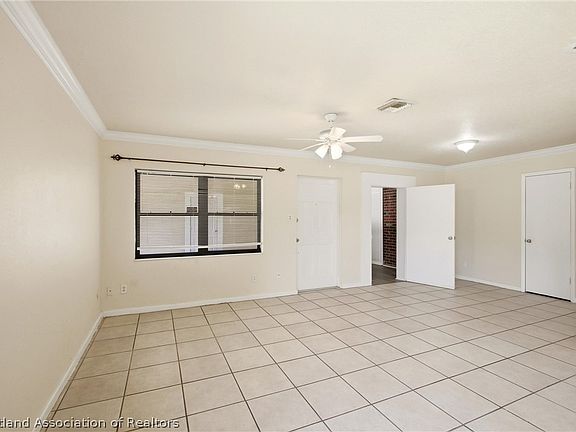 4th image of 319 Riverside Dr