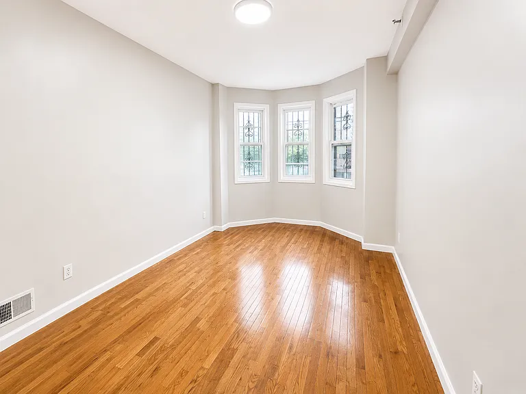 10-12 Nursery St #1R — Photo 6