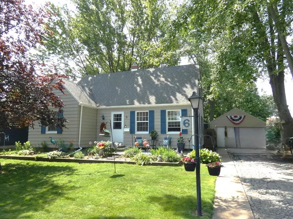 6 Poplar St, Three Oaks, MI 49128