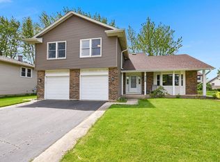 712 Michigan Ln, Elk Grove Village, IL 60007