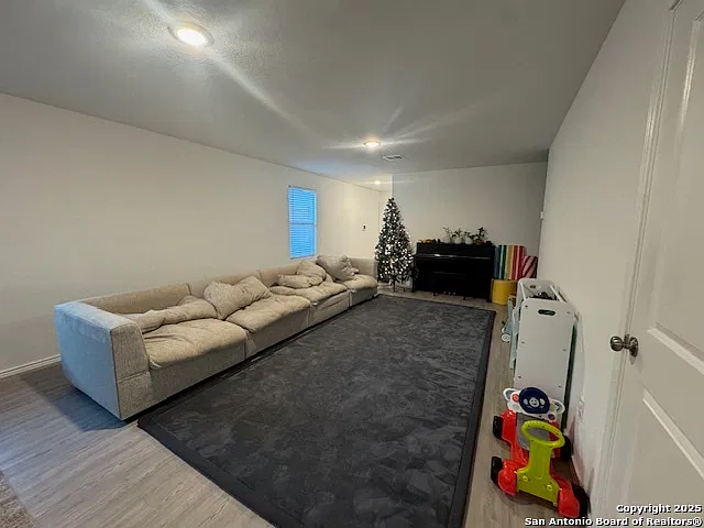 3 bed, 2.0 bath, 1266 sqft, $1,395 — Photo 4