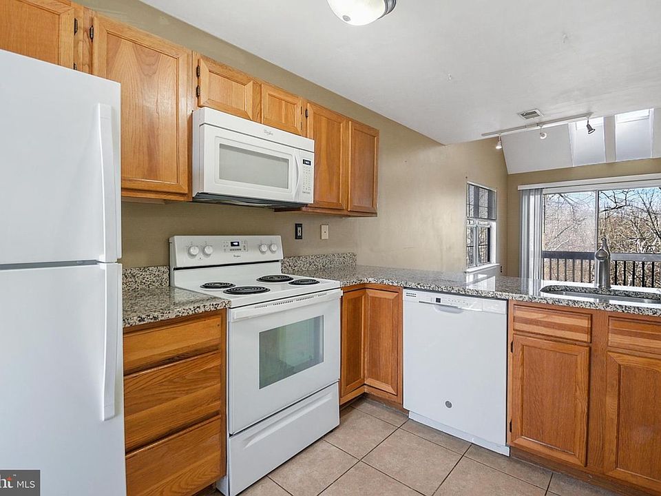 1st image of 411 Derry Dr #411
