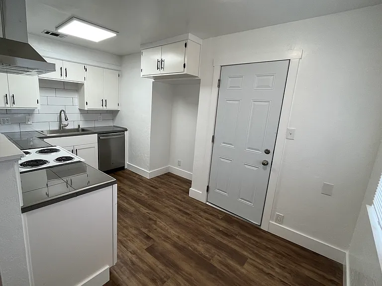 1168 West Cir — Photo 2