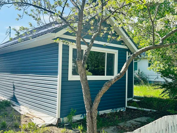 5208 49th St, Bonnyville, AB T9N 0E5