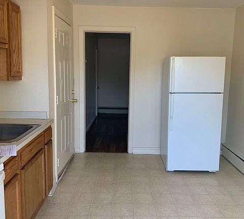 4th image of 704 4th St APT 3