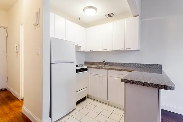 Rented by Mirador Real Estate | media 11