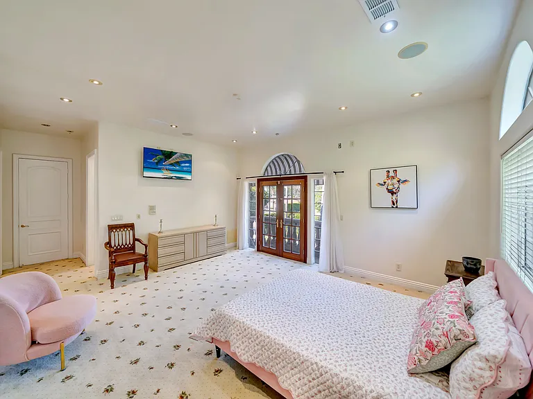 7735 Wilbur Ave — Photo 78