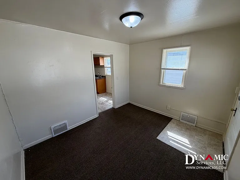 215 S Duluth Ave — Photo 11