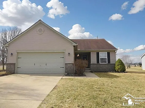 832 Falcon Dr, Dundee, MI 48131