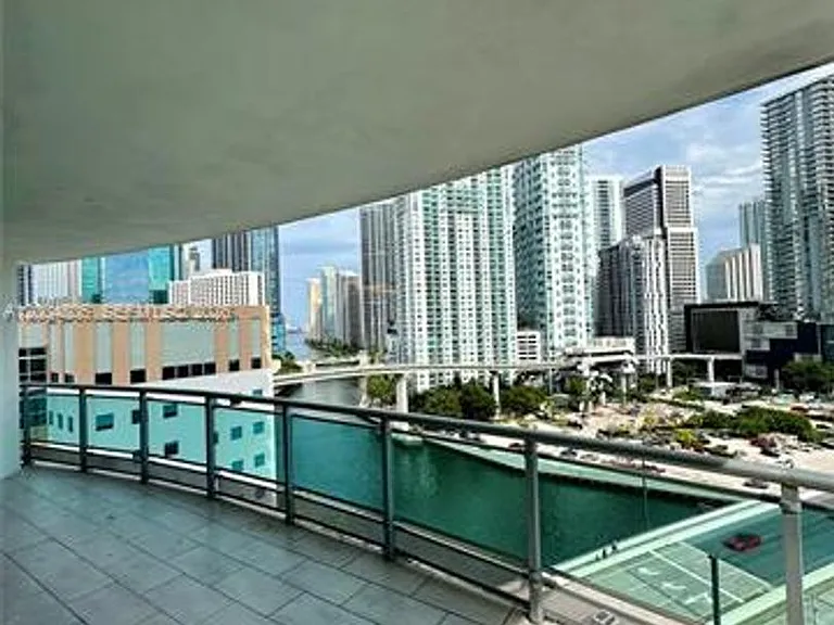 350 S Miami Ave #1402 — Photo 3