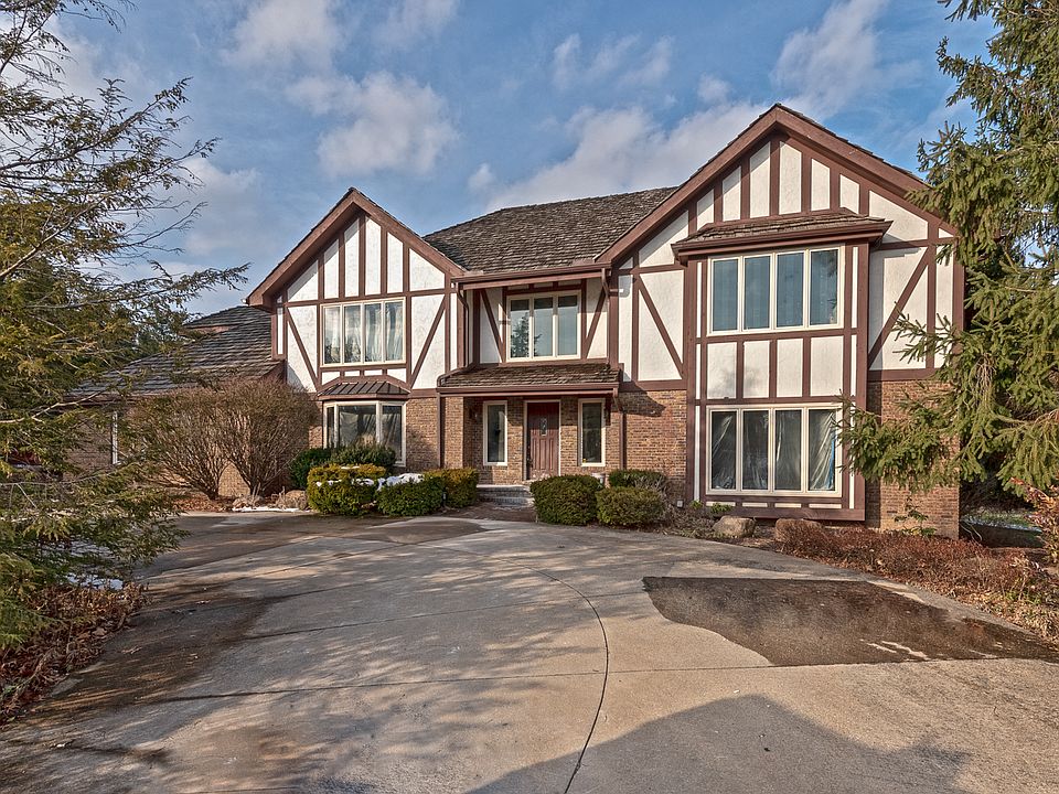 1st image of 3 Pebblebrook Ln