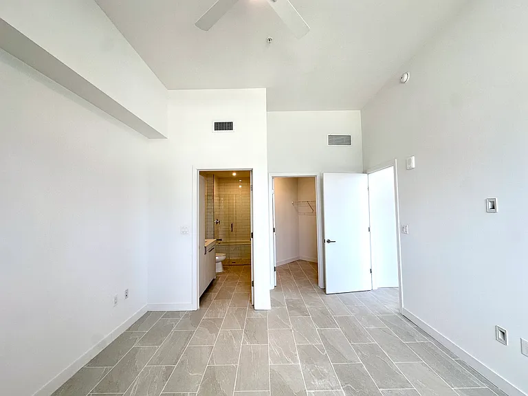 161 NE 23rd St #B1 — Photo 11