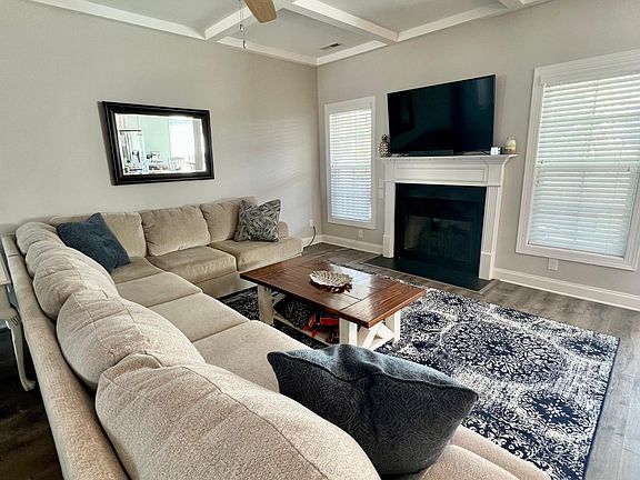 Living room w/ gas fireplace
