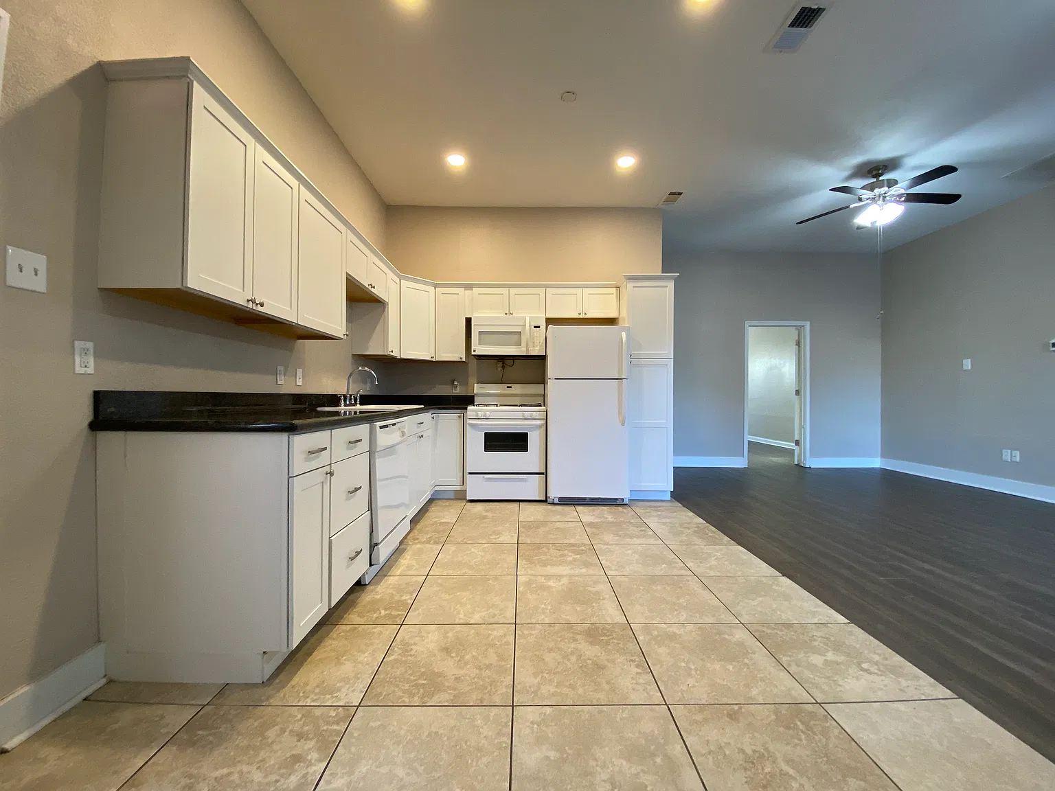 2 bed, 1.5 bath, 912 sqft, $1,350 — Photo 2