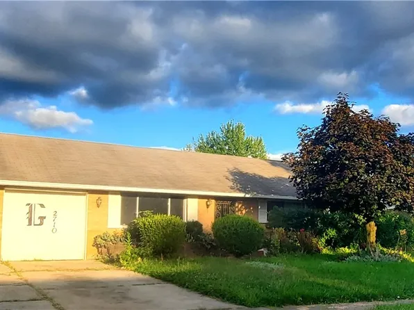 2710 Della Dr, Dayton, OH 45417