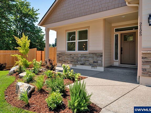 3rd image of 2125 NE Spitz Rd