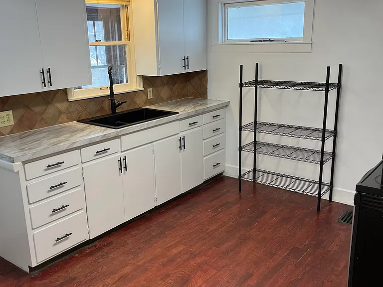 652 Washington Ave #1/2 — Photo 4