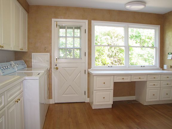 5th image of 2549 Windy Hill Dr