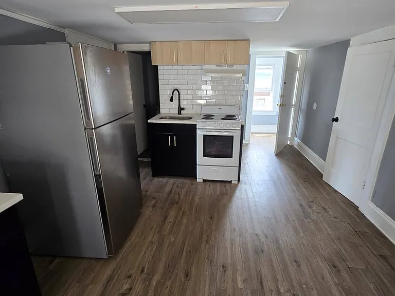 559 Grove St #3 — Photo 3