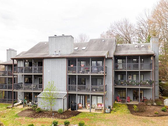 3rd image of 1926 Canterbury Ct APT 101
