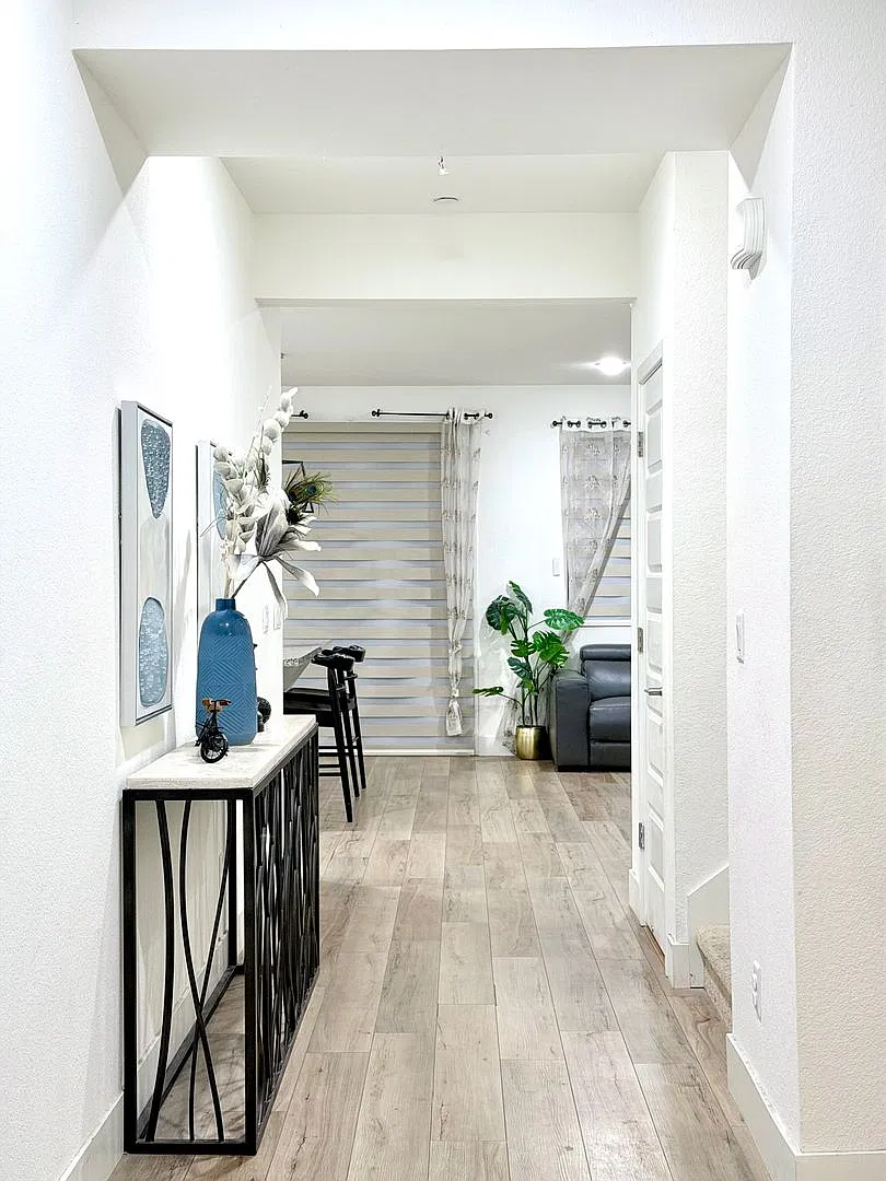 Beautifully maintained 4-bedroom, 3-bath, 2,365 sq ft in Folsom — Photo 4