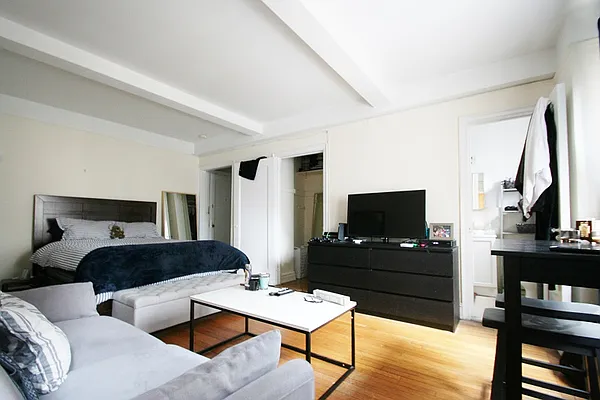 Rented by Green Home NY Realty LLC | media 1